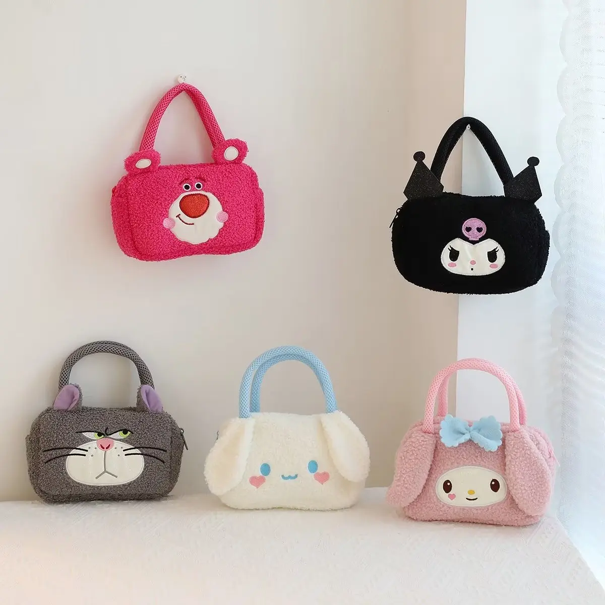 Аниме Sanrio Hellokitty Cinnamoroll My Melody плюшевые сумочки универсальная сумка большой емкости косметичка для хранения сумки для хранения 
Аниме Sanrio Hellokitty Cinnamoroll My Melody плюшевые сумочки универсальная сумка большой емкости косметичка для хранения сумки для хранения