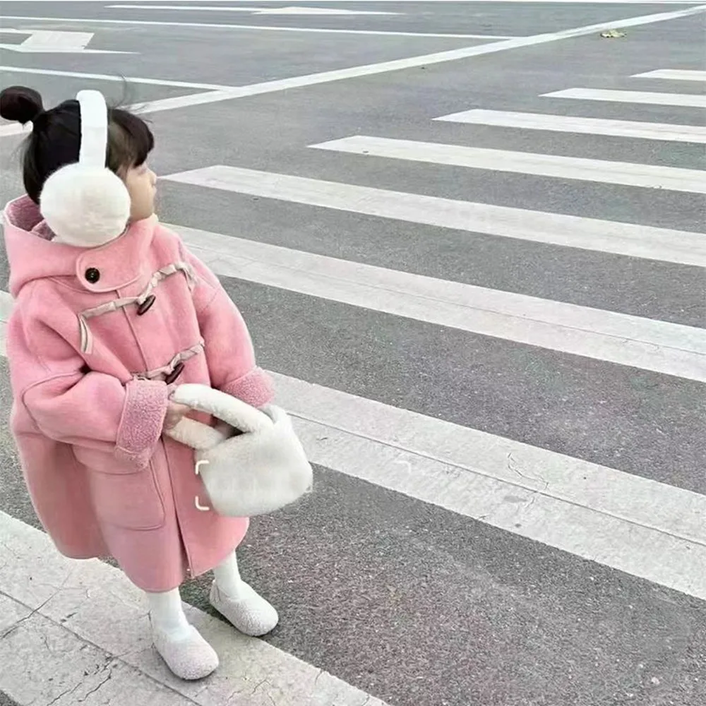 Baby Girls' Lamb Wool Coat 2023 Autumn Winter Plush Fashion Horn Buckle Long Hooded Solid Loose Korean Single Breasted 5-12 Yrs
Baby Girls' Lamb Wool Coat 2023 Autumn Winter Plush Fashion Horn Buckle Long Hooded Solid Loose Korean Single Breasted 5-12 Yrs