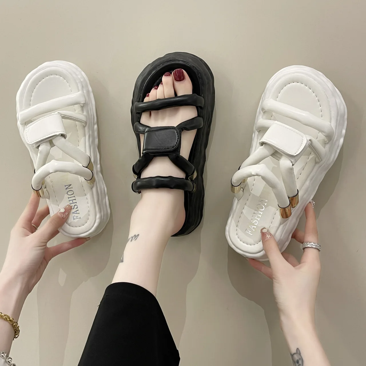 2022 New Summer Women's Slippers High Flat Heel Flat Sandals High Heels Outer Slippers Fashion Solid Color Ladies Slippers
2022 New Summer Women's Slippers High Flat Heel Flat Sandals High Heels Outer Slippers Fashion Solid Color Ladies Slippers