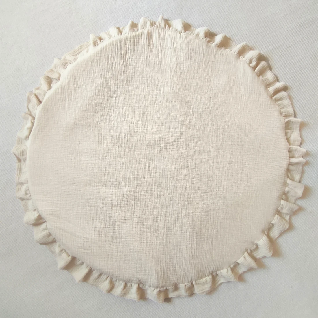 Muslin Fabric Photo Prop Play Tents Decoration 100% Cotton Round Nursery Rug With Frills Newborn Baby Padded Crawling Mat
Muslin Fabric Photo Prop Play Tents Decoration 100% Cotton Round Nursery Rug With Frills Newborn Baby Padded Crawling Mat