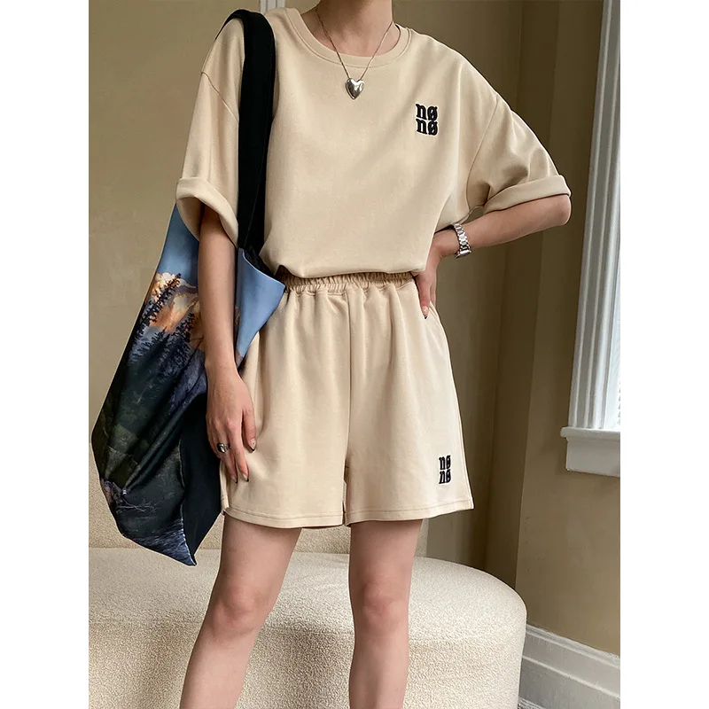 Letter Embroidery Fashion Women Matching Sets Beige Color Loose Casual Shorts Set Two Piece Outifits
Letter Embroidery Fashion Women Matching Sets Beige Color Loose Casual Shorts Set Two Piece Outifits