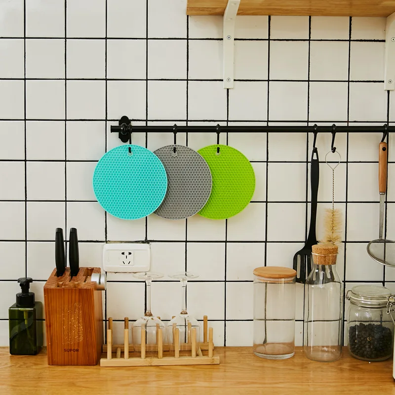 Silicone Placemat Kitchen Round Non-slip Anti-scalding Placemat Coaster Easy To Clean High Temperature Heat Insulation Pot Pad 
Silicone Placemat Kitchen Round Non-slip Anti-scalding Placemat Coaster Easy To Clean High Temperature Heat Insulation Pot Pad
