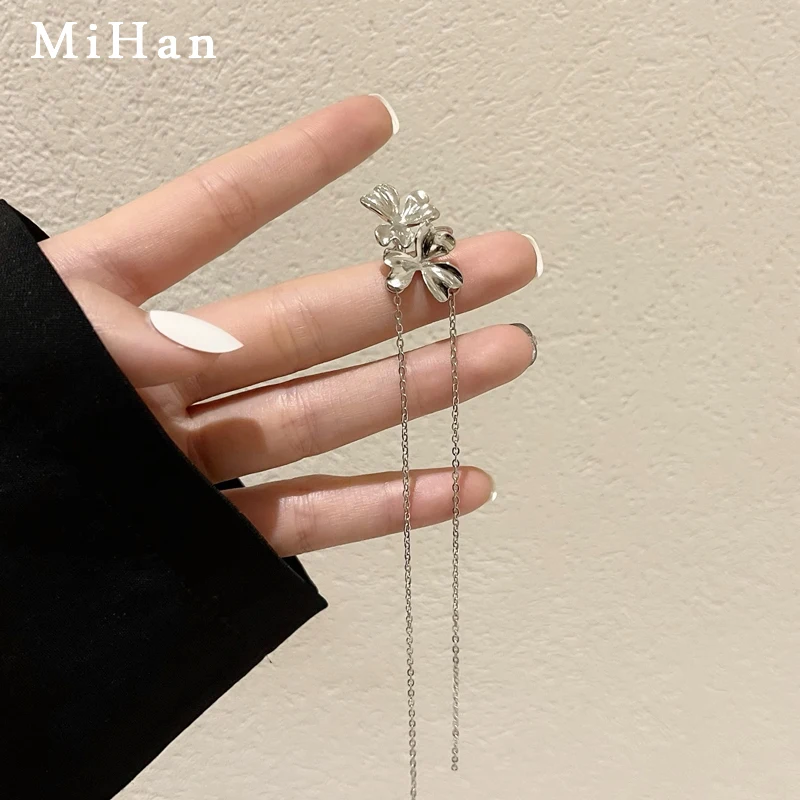 Mihan Women Jewelry 1 PC Flower Earrings 2022 New Trend Silver Color Chain Dangle Earrings For Girl Lady Gifts Wholesale
Mihan Women Jewelry 1 PC Flower Earrings 2022 New Trend Silver Color Chain Dangle Earrings For Girl Lady Gifts Wholesale