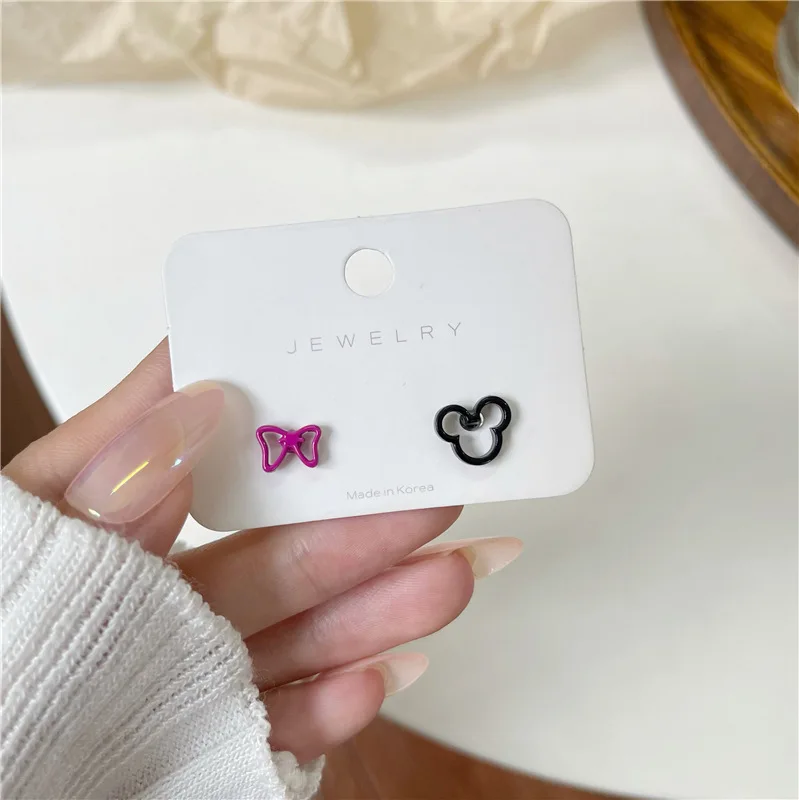

Mini Cute Stud Earrings Hollow Cartoon Mouse Palm Bow Asymmetric Accessories 2022 Wholesale Charm Fashion Creative Women Jewelry