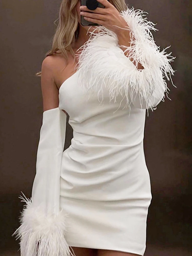 

Мини-платье с рукавами-фонариками и перьями, женское модное элегантное платье на одно плечо, сексуальное облегающее платье с открытыми плечами, женское Клубное платье с запахом