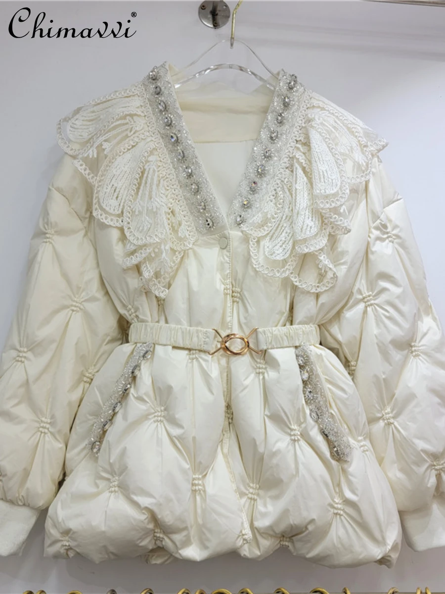 Пуховик женский зимний с воротником «Питер Пен» и бусинами 
Пуховик женский зимний с воротником «Питер Пен» и бусинами