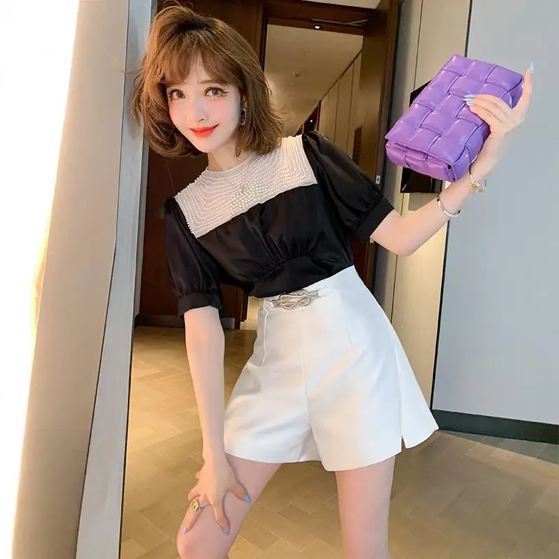 Women 2022 Summer Two Piece Set Female New Beaded Short Sleeve Blouse and High Waist Shorts Sets Lady Elegant Matching Sets G75
Women 2022 Summer Two Piece Set Female New Beaded Short Sleeve Blouse and High Waist Shorts Sets Lady Elegant Matching Sets G75