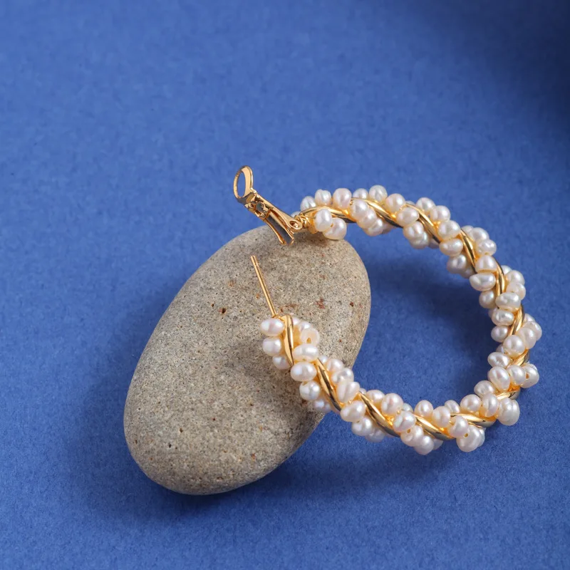 Natural rice pearl earrings hoop twist design high quanlity women earrings
Natural rice pearl earrings hoop twist design high quanlity women earrings