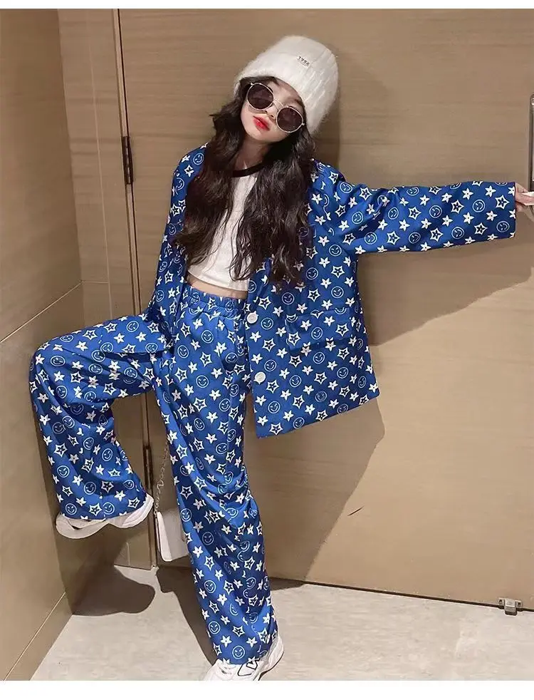 Детский костюм для девочек Новинка Весна-Осень корейский вариант пальто и брюки для девочек-подростков Повседневный Кардиган 
Детский костюм для девочек Новинка Весна-Осень корейский вариант пальто и брюки для девочек-подростков Повседневный Кардиган