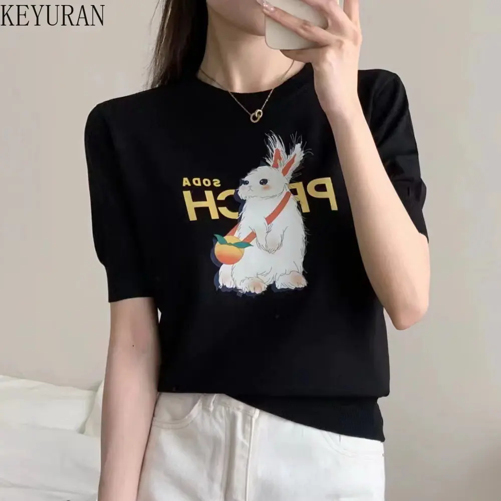 Женская футболка с коротким рукавом и круглым вырезом, черная или белая трикотажная Базовая футболка с мультяшным принтом, лето 2023
Женская футболка с коротким рукавом и круглым вырезом, черная или белая трикотажная Базовая футболка с мультяшным принтом, лето 2023