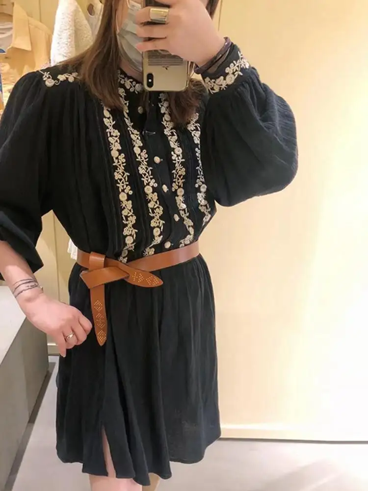 2022 Fall Floral Embroidered Round Neck Long Sleeve Women Dress Casual Loose Mini Dress 
2022 Fall Floral Embroidered Round Neck Long Sleeve Women Dress Casual Loose Mini Dress