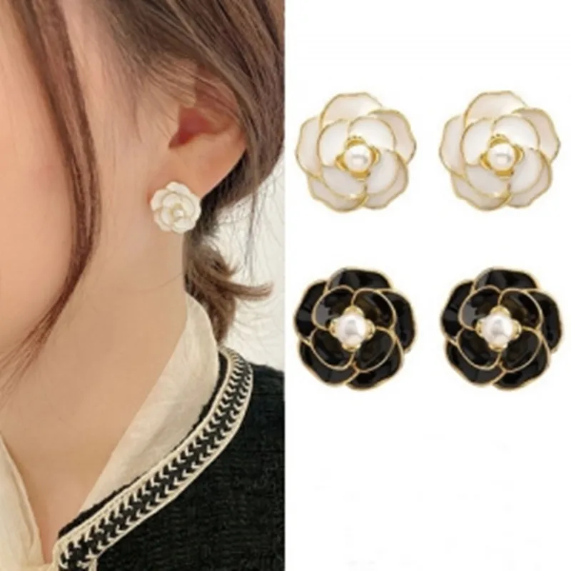 Colorful Oil Dripping White Pure Flower Earrings Female Retro Temperament Earrings Fashion Simple Small Earrings Wholesale
Colorful Oil Dripping White Pure Flower Earrings Female Retro Temperament Earrings Fashion Simple Small Earrings Wholesale