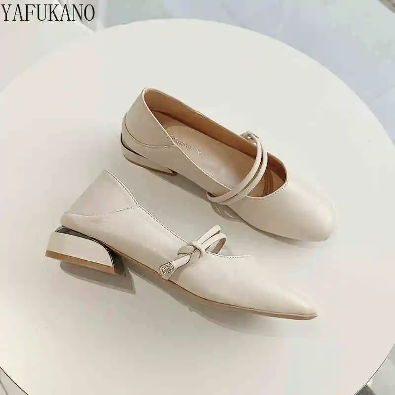 European American Style Low Heel Square-toe Mary Janes Shoes Retro Grandma Shoes Thick Heel High Heels Soft Leather Work Shoes
European American Style Low Heel Square-toe Mary Janes Shoes Retro Grandma Shoes Thick Heel High Heels Soft Leather Work Shoes