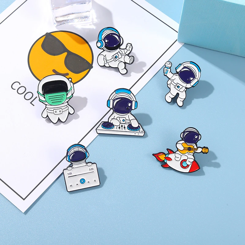 Space Man Brooches Astronaut Enamel Pins Dreamer Guitar Microphone Singer Pins Musical Astronaut Brooch Club Music Bag Badge
Space Man Brooches Astronaut Enamel Pins Dreamer Guitar Microphone Singer Pins Musical Astronaut Brooch Club Music Bag Badge