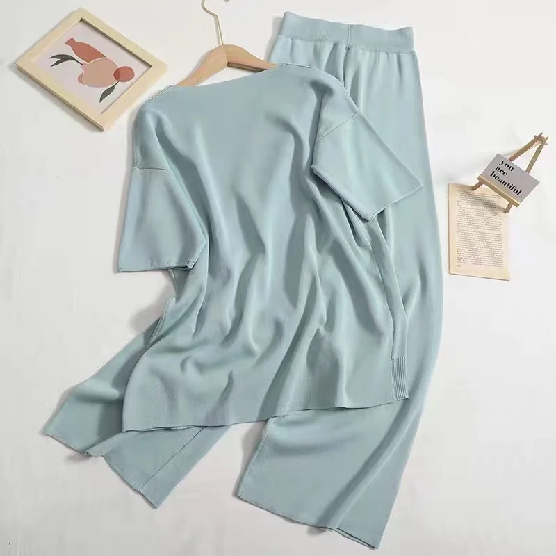 New Korean Fashion Women's Tracksuit V-neck Split Long Pullover Tops Thin Knitted Sweater + Wide Leg Pants two Piece set Women
New Korean Fashion Women's Tracksuit V-neck Split Long Pullover Tops Thin Knitted Sweater + Wide Leg Pants two Piece set Women