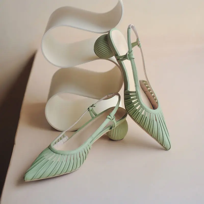 Sandals New Roman Middle Heel Toe Box High Heels Pointed Toe Chunky Heel Hollow Heels Ins Fashion women shoes
Sandals New Roman Middle Heel Toe Box High Heels Pointed Toe Chunky Heel Hollow Heels Ins Fashion women shoes