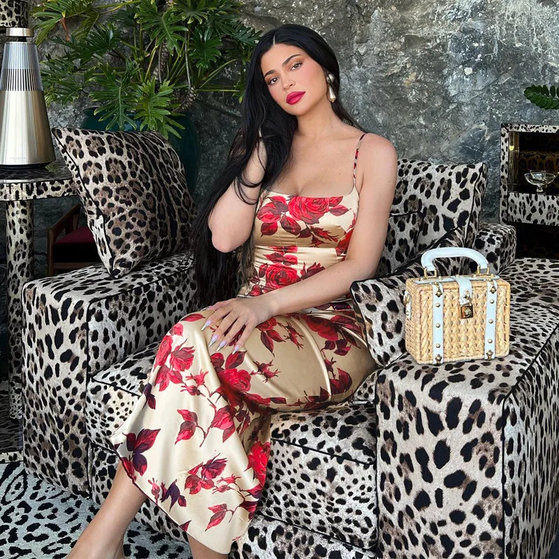 European-American Style New Rose Print Suspender Women's Floral Temperament Long Dress
European-American Style New Rose Print Suspender Women's Floral Temperament Long Dress