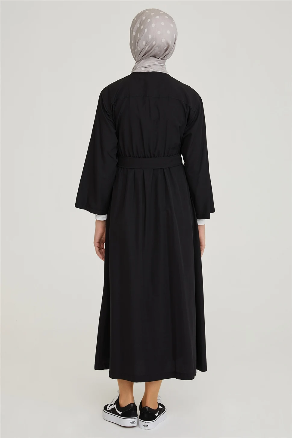 Платье Armine 21y9253 с карманами и пуговицами спереди черное | Тематическая одежда