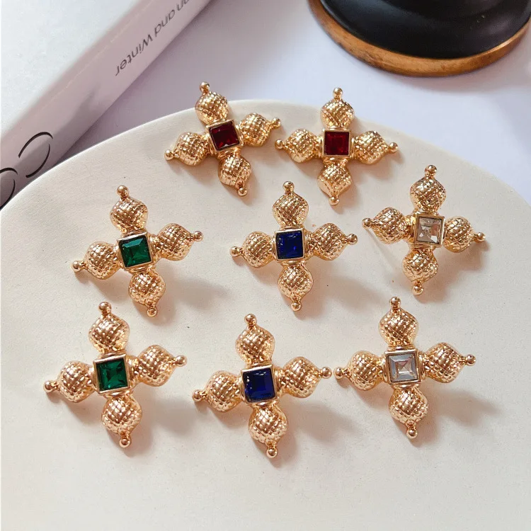 VintageNew Retro French Small Fragrant Cross Coloured Glaze 925 Silver Needle Earings Medieval Temperament Earrings
VintageNew Retro French Small Fragrant Cross Coloured Glaze 925 Silver Needle Earings Medieval Temperament Earrings
