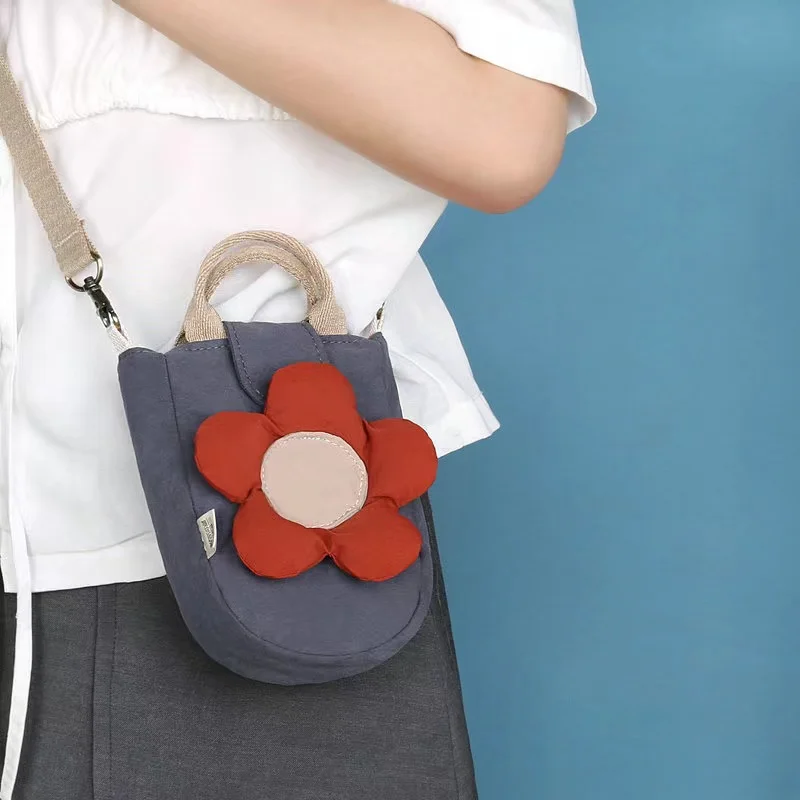 Literary Bag Lovely Ins One-shoulder Cartoon Flower Messenger Versatile Fashion Niche Canvas Brief Autumn Winter
Literary Bag Lovely Ins One-shoulder Cartoon Flower Messenger Versatile Fashion Niche Canvas Brief Autumn Winter