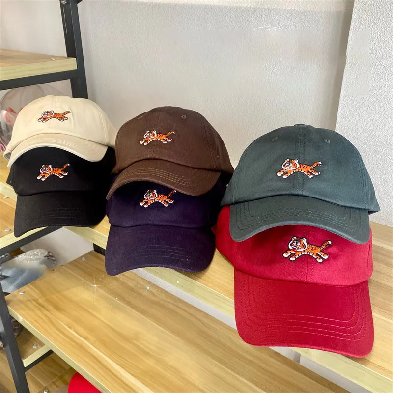 2022 new in fashion tiger Embroidered Baseball Cap female cute animal versatile duck tongue cap available in four seasons
2022 new in fashion tiger Embroidered Baseball Cap female cute animal versatile duck tongue cap available in four seasons
