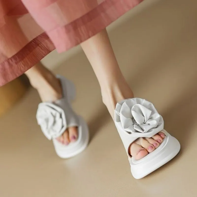 BCBYL 2023 Flower Decoration Fashion Women's Platform Sandals Thick Heel Wedge Shoes Women's Summer Casual Slippers
BCBYL 2023 Flower Decoration Fashion Women's Platform Sandals Thick Heel Wedge Shoes Women's Summer Casual Slippers
