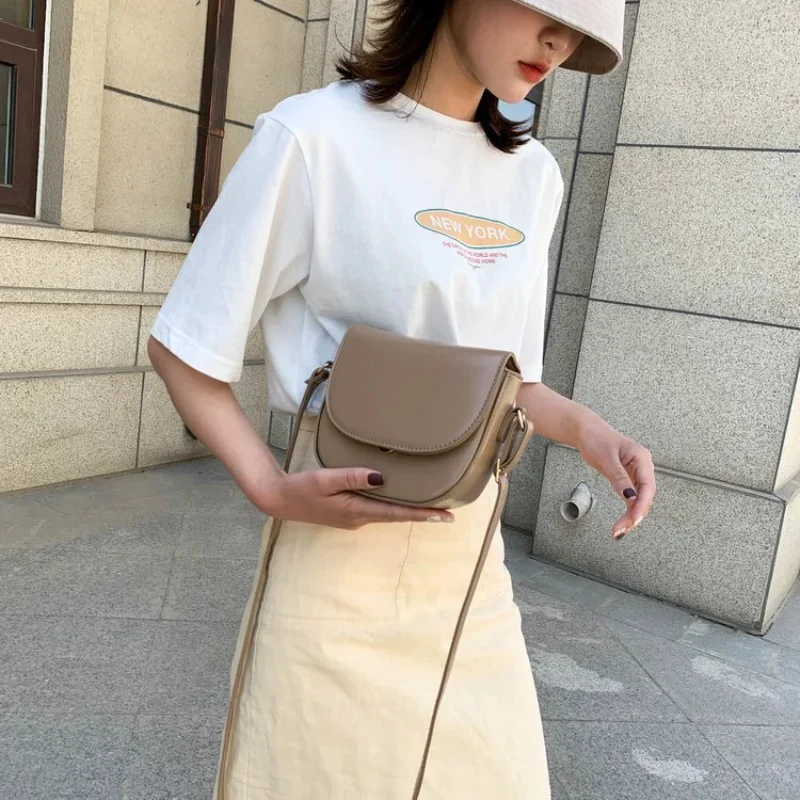 Fashion Solid Saddle Bag Vintage Leather Shoulder Bags Youth Small Messenger Bag Casual Handbags for Women Luxury Hasp Handbag
Fashion Solid Saddle Bag Vintage Leather Shoulder Bags Youth Small Messenger Bag Casual Handbags for Women Luxury Hasp Handbag