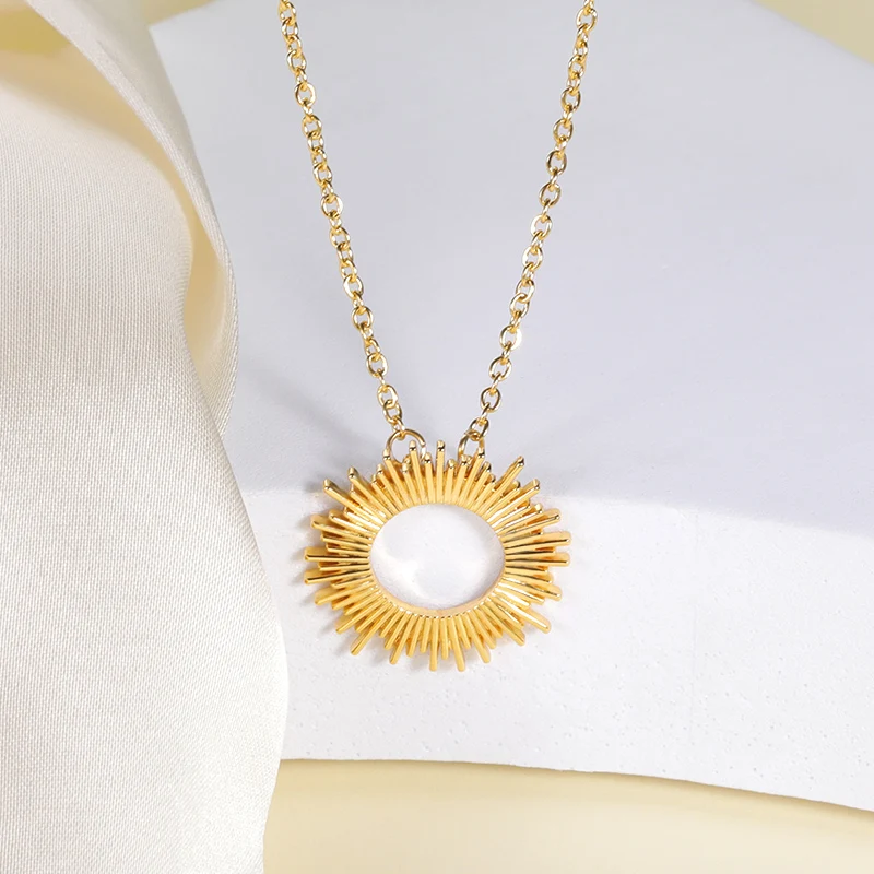 Luxury Sun Ray Pendant Necklace for Women Bohemian Jewelry Stainless Steel Necklaces Chain Birthday Party Gift with Delicate Box
Luxury Sun Ray Pendant Necklace for Women Bohemian Jewelry Stainless Steel Necklaces Chain Birthday Party Gift with Delicate Box