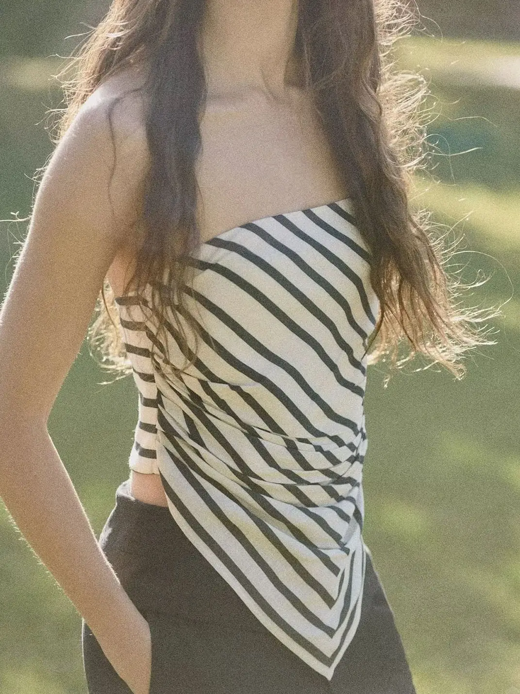 Summer Women's Black And White Striped Printed Suspender With Chest Spread Upside Down Triangle Design Sexy Chic British Style
Summer Women's Black And White Striped Printed Suspender With Chest Spread Upside Down Triangle Design Sexy Chic British Style