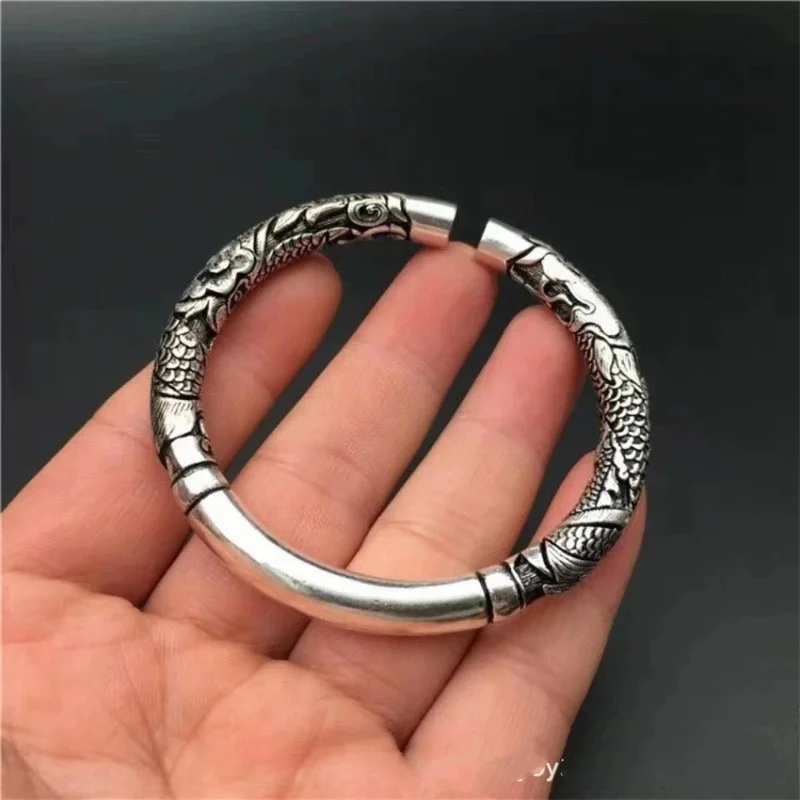 MaiChuang/Tibetan Silver Retro Dragon Holding Column Xiangyun Embossed Solid luxe Bangle bracelet Exquisite Men And Women Gift
MaiChuang/Tibetan Silver Retro Dragon Holding Column Xiangyun Embossed Solid luxe Bangle bracelet Exquisite Men And Women Gift