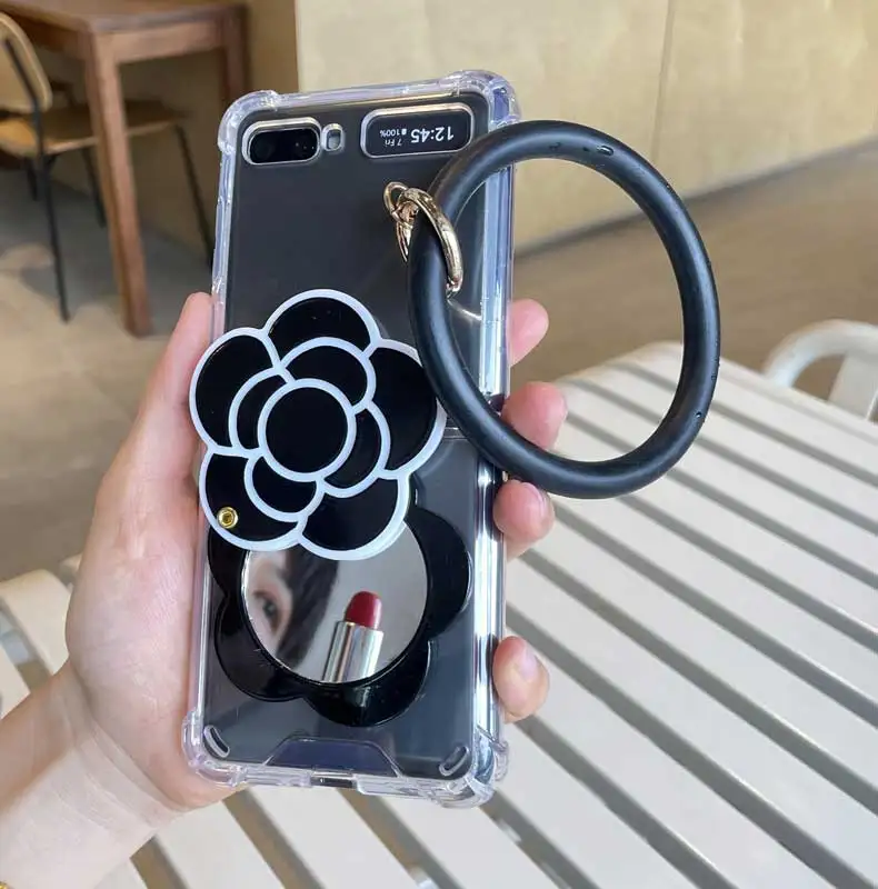 Fashion DIY Portable Big Circle Bracelet Case For Samsung Galaxy Z Flip 3 5G ZFlip Camellia Mirror Shockproof Clear Case Cover
Fashion DIY Portable Big Circle Bracelet Case For Samsung Galaxy Z Flip 3 5G ZFlip Camellia Mirror Shockproof Clear Case Cover