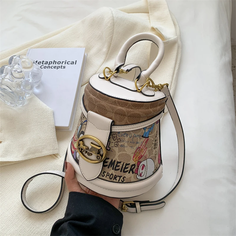 Women's Personality Shoulder Bags Delicate Purses and Handbags Luxury Designe Quality Messenger Bag Girl Diamond Cosmetic Bag 
Women's Personality Shoulder Bags Delicate Purses and Handbags Luxury Designe Quality Messenger Bag Girl Diamond Cosmetic Bag