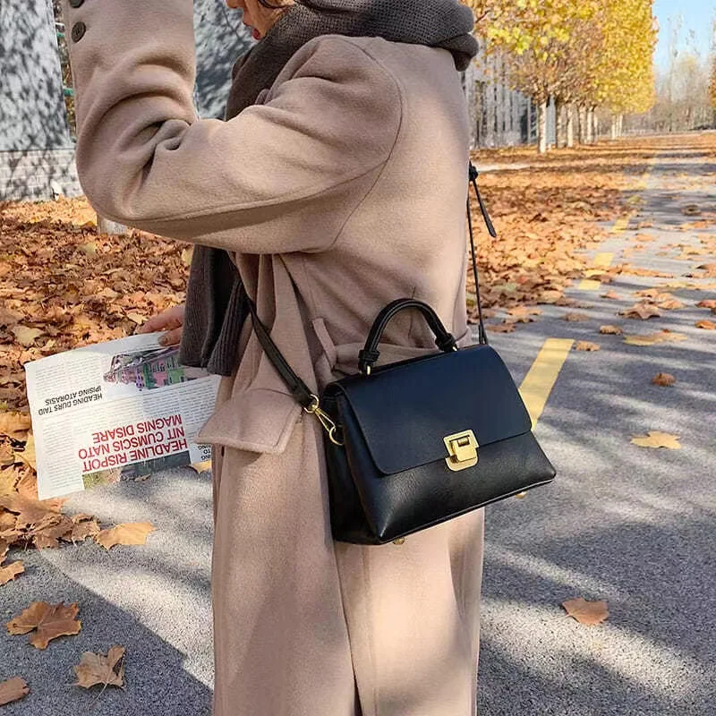 Autumn and winter retro shoulder bag Korean version trend messenger bag Japanese hand-held document lady bag
Autumn and winter retro shoulder bag Korean version trend messenger bag Japanese hand-held document lady bag