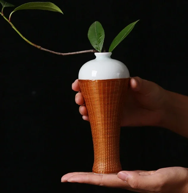 Chinese creative intangible cultural heritage, handmade porcelain, bamboo weaving craft, bamboo silk buckle, tea room ornaments,
Chinese creative intangible cultural heritage, handmade porcelain, bamboo weaving craft, bamboo silk buckle, tea room ornaments,