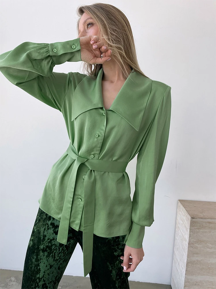 KBAT 2022 Summer Ladies Office Elegant Women Lace-Up Green Shirts Peter Pan Collar Silky Satin Blouses With Shoulder Pads Top
KBAT 2022 Summer Ladies Office Elegant Women Lace-Up Green Shirts Peter Pan Collar Silky Satin Blouses With Shoulder Pads Top
