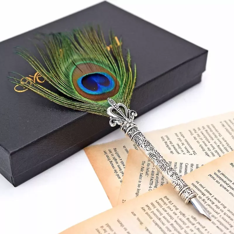 1set Vintage Handmade Peacock Feather Quill Dip Fountain Pen + Writing Ink 3 Nibs Kit Set with Gift Box High quality
1set Vintage Handmade Peacock Feather Quill Dip Fountain Pen + Writing Ink 3 Nibs Kit Set with Gift Box High quality