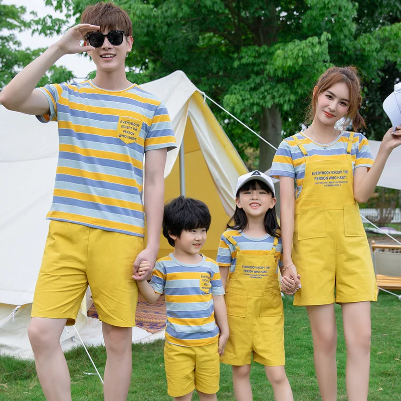 Cute Family Matching Summer Outfits Father Son Striped T-shirt Mother and Baby Tee Shirts+jumpsuit Sets Mom Daughter Son Clothes
Cute Family Matching Summer Outfits Father Son Striped T-shirt Mother and Baby Tee Shirts+jumpsuit Sets Mom Daughter Son Clothes