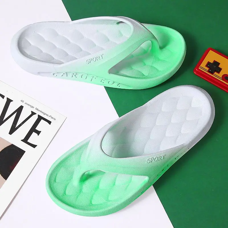 Flip Flops Slippers Men Summer Fashion Casual Non-Slip Couple PVC Flip Flops Breathable Beach Gradient Color Comfortable Slipppe
Flip Flops Slippers Men Summer Fashion Casual Non-Slip Couple PVC Flip Flops Breathable Beach Gradient Color Comfortable Slipppe