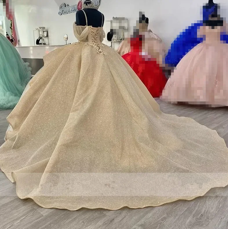 Champagne Princess Spaghetti Straps Quinceanera Dresses Mexican Girls Lace Appliques Crystal Vestidos De 15 Birthday Prom Gowns
Champagne Princess Spaghetti Straps Quinceanera Dresses Mexican Girls Lace Appliques Crystal Vestidos De 15 Birthday Prom Gowns