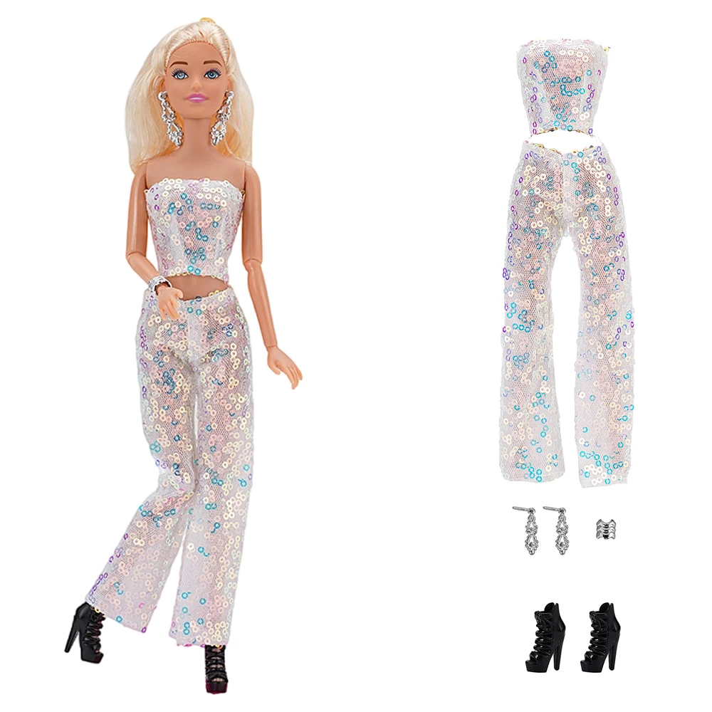 NK 1 комплект блестящее белое платье танца куклы: топ + брюки + благородные серьги + браслеты + высокие каблуки для куклы Барби 
NK 1 комплект блестящее белое платье танца куклы: топ + брюки + благородные серьги + браслеты + высокие каблуки для куклы Барби