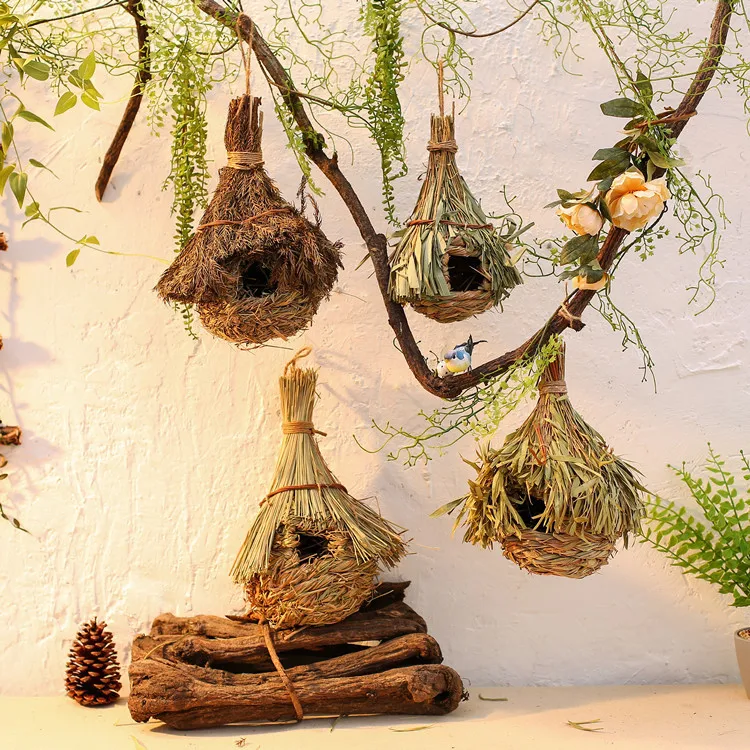 Pet Hanging Birds Nest Outdoor Hand-weaved Decorative Bird House Bird Cage Shelter For Garden Decoration 
Pet Hanging Birds Nest Outdoor Hand-weaved Decorative Bird House Bird Cage Shelter For Garden Decoration