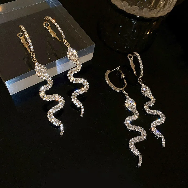 New Diamond Snake Earrings For Women Personality High-End Temperament Earrings Design Net Red Earrings 2022
New Diamond Snake Earrings For Women Personality High-End Temperament Earrings Design Net Red Earrings 2022