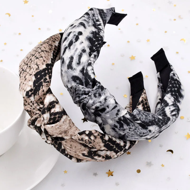 Bohemian Snake Print Hairband Wide Headband Leopard Pattern Hairbands Floral Hair Band Twisted Knotted Solid Color Accessories
Bohemian Snake Print Hairband Wide Headband Leopard Pattern Hairbands Floral Hair Band Twisted Knotted Solid Color Accessories