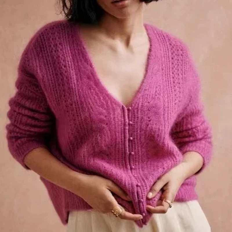 Ladies Crocheted Pearl Button Hollow Knit Cardigan Wear on Both Sides Autumn and Winter 2022 New Women's Retro V-neck Sweater
Ladies Crocheted Pearl Button Hollow Knit Cardigan Wear on Both Sides Autumn and Winter 2022 New Women's Retro V-neck Sweater