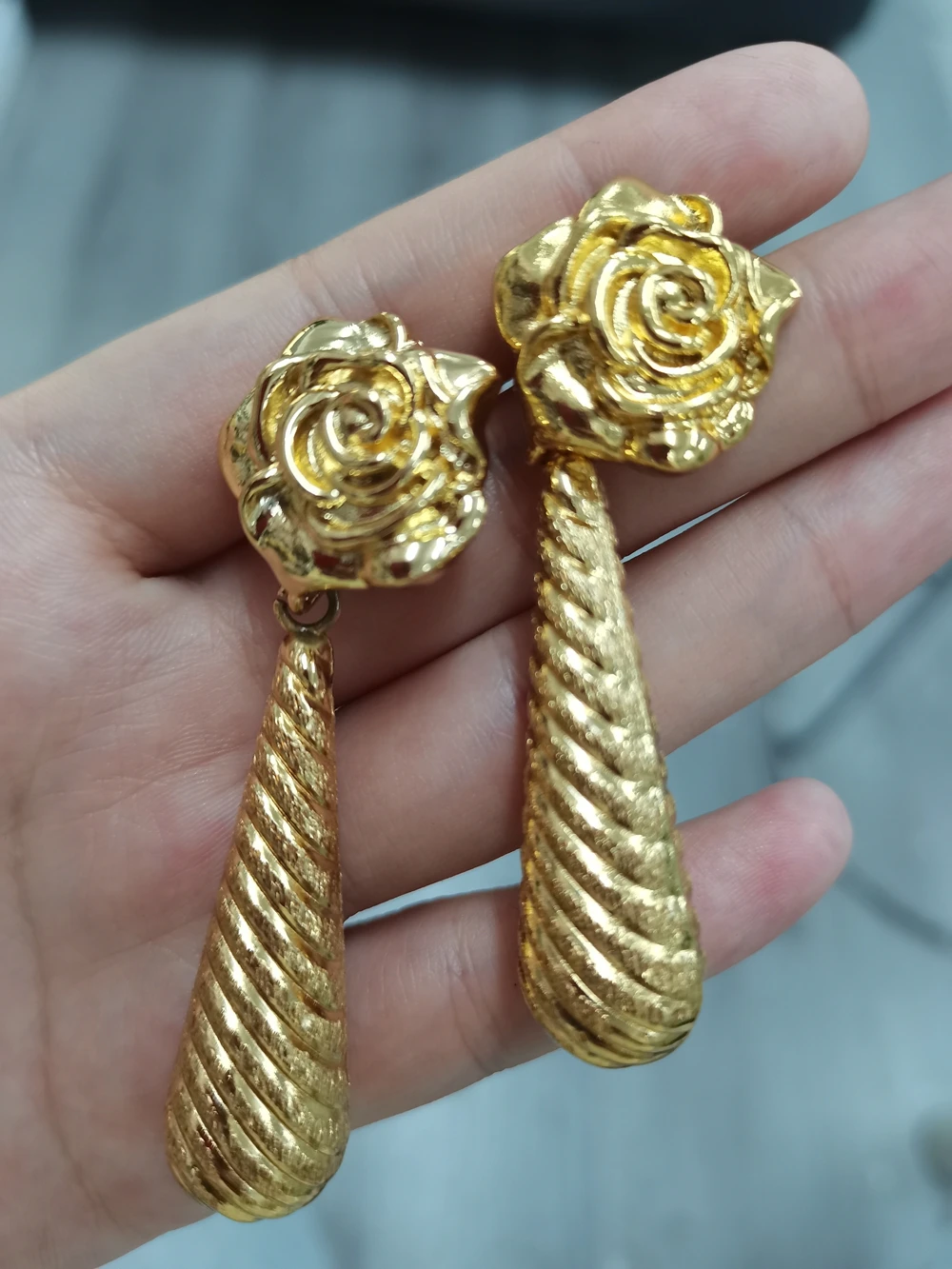 Drop Earrings Set for Women 2022 Fashion Geometric Earrings Nigerian Jewelry Romantic Bridal Wedding Jewelry Set
Drop Earrings Set for Women 2022 Fashion Geometric Earrings Nigerian Jewelry Romantic Bridal Wedding Jewelry Set
