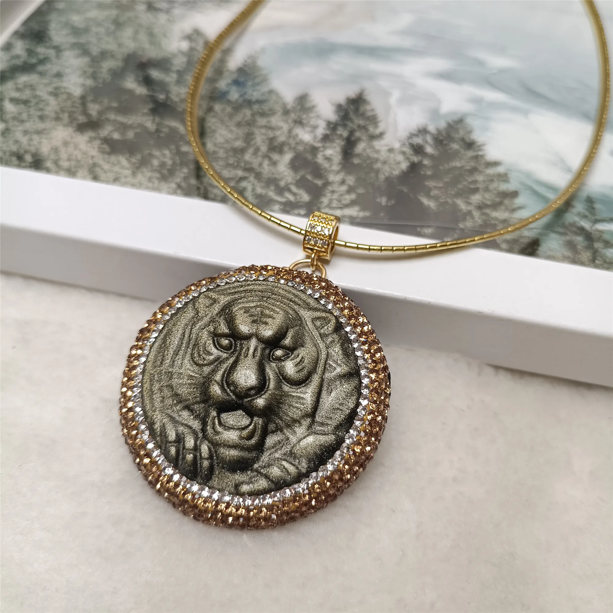 Obsidian carved rhinestone round pendant ladies fashion all-match atmospheric trend short collarbone chain necklace
Obsidian carved rhinestone round pendant ladies fashion all-match atmospheric trend short collarbone chain necklace