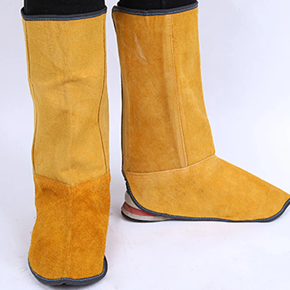 1 Pair Welding Shoe Covers Flame Retardant Boot Covers Cowhide Foot Protector Slag-proof Welder's Shoe Cover Welding Insulation
1 Pair Welding Shoe Covers Flame Retardant Boot Covers Cowhide Foot Protector Slag-proof Welder's Shoe Cover Welding Insulation