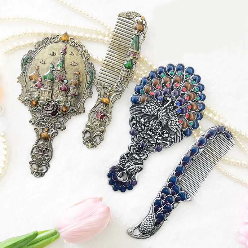 Зеркало для макияжа в стиле ретро с ручкой в русском стиле
Зеркало для макияжа в стиле ретро с ручкой в русском стиле