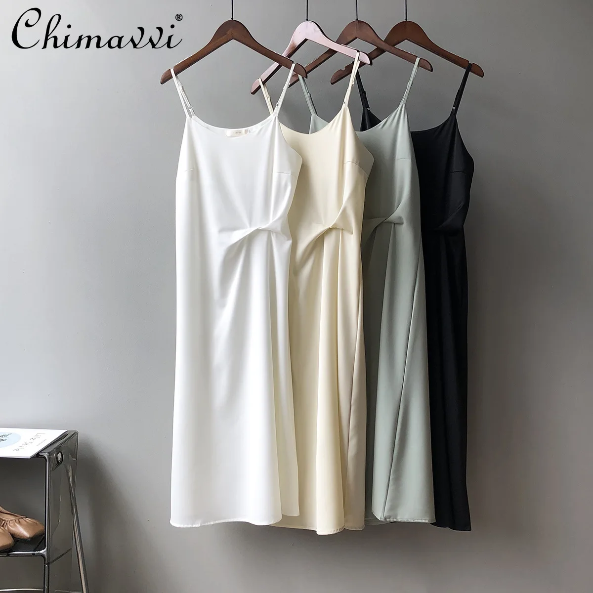 Retro High Waist Sexy Straps Dress Women's 2021 Autumn Satin A Line Pleated Long Dress Female Sleveless Suspender Dress 
Retro High Waist Sexy Straps Dress Women's 2021 Autumn Satin A Line Pleated Long Dress Female Sleveless Suspender Dress