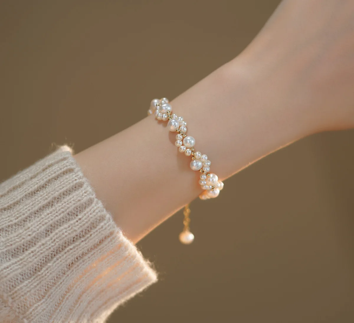 New Pearl Flower Bracelet Female Niche Design Fairy Fluttering Cat Claw Freshwater Pearl Bracelet Girlfriend Gift Wholesale Sale
New Pearl Flower Bracelet Female Niche Design Fairy Fluttering Cat Claw Freshwater Pearl Bracelet Girlfriend Gift Wholesale Sale